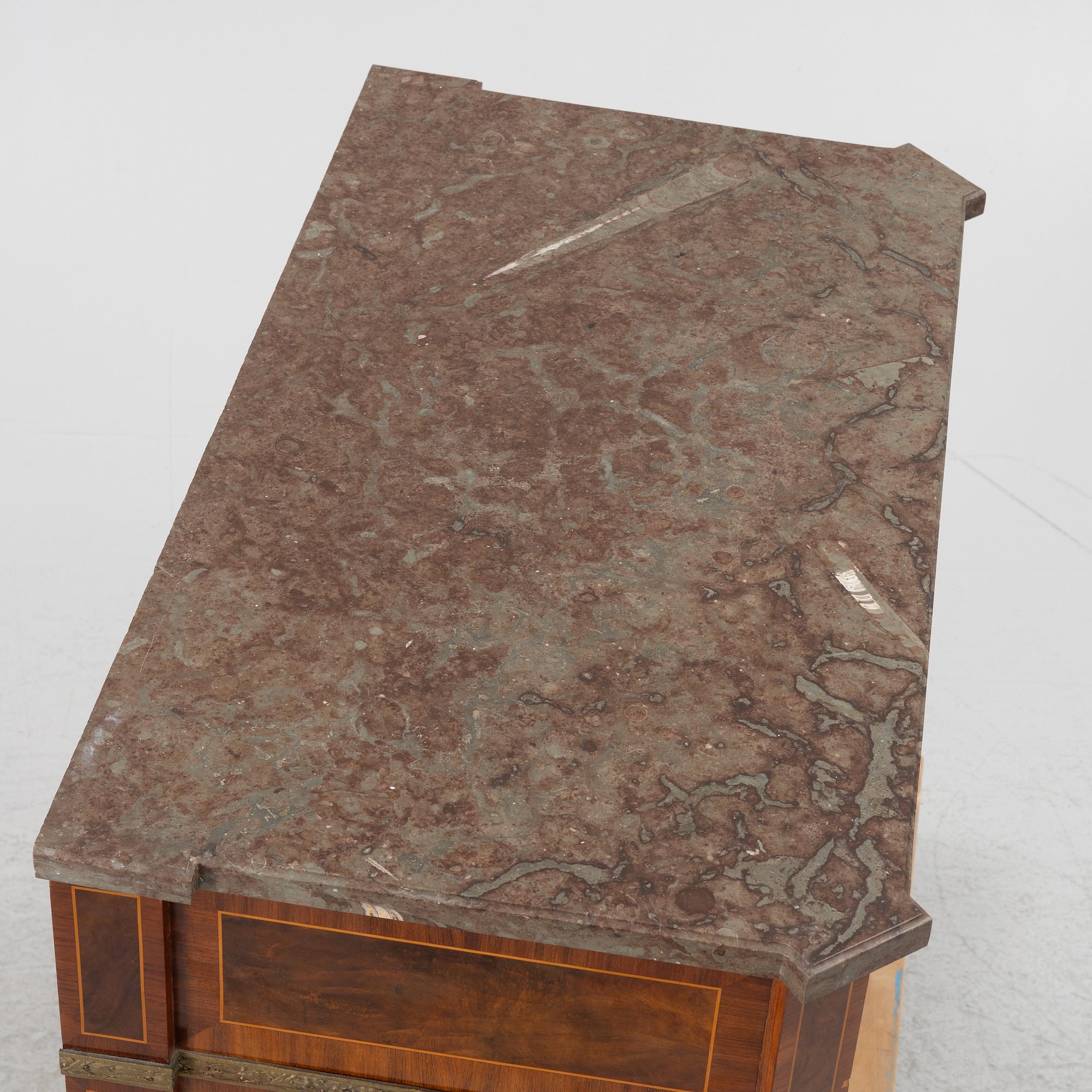 Chest of drawers, Gustavian style, early 20th century.