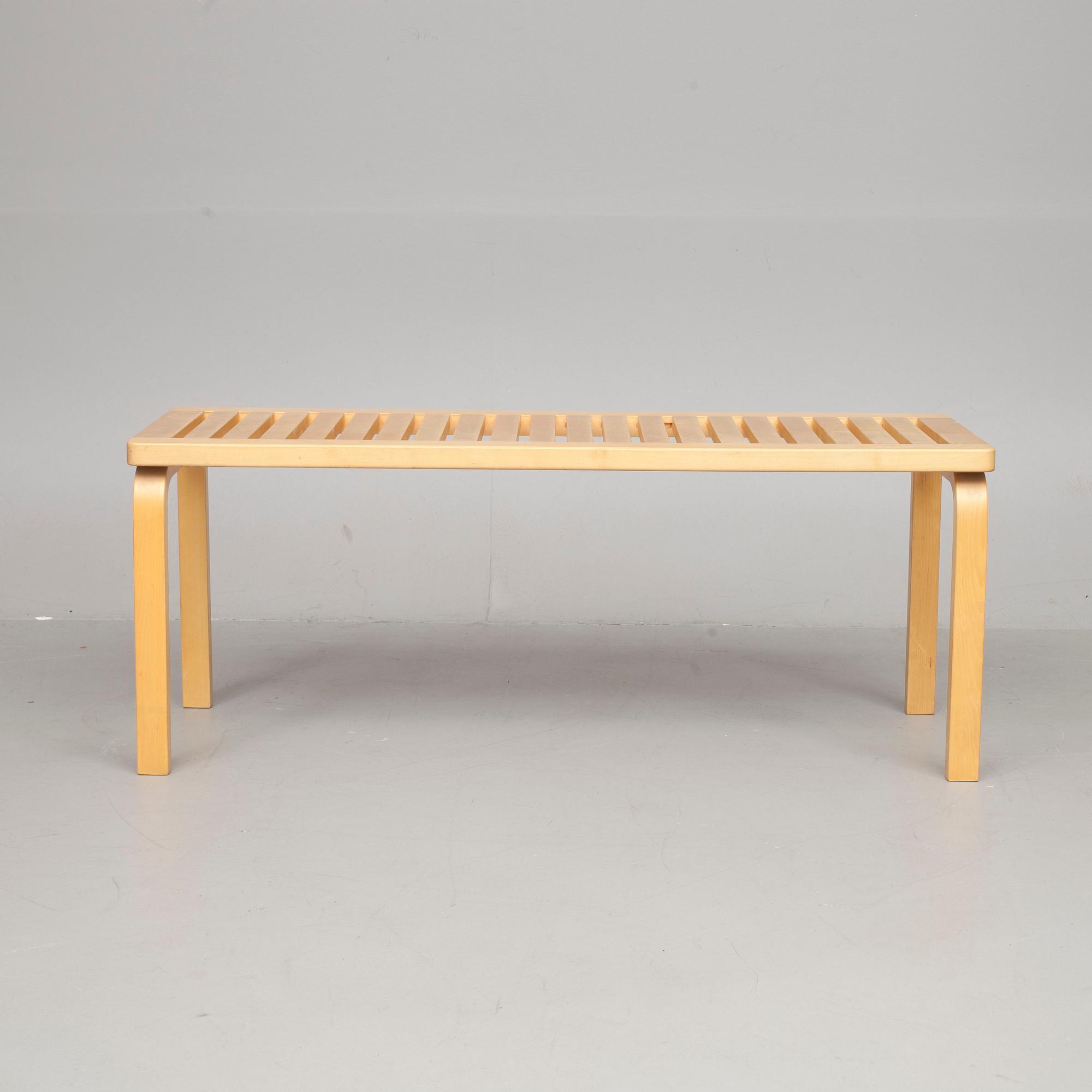 BÄNK, 153A, Alvar Aalto, Artek. Modellen formgiven 1945.