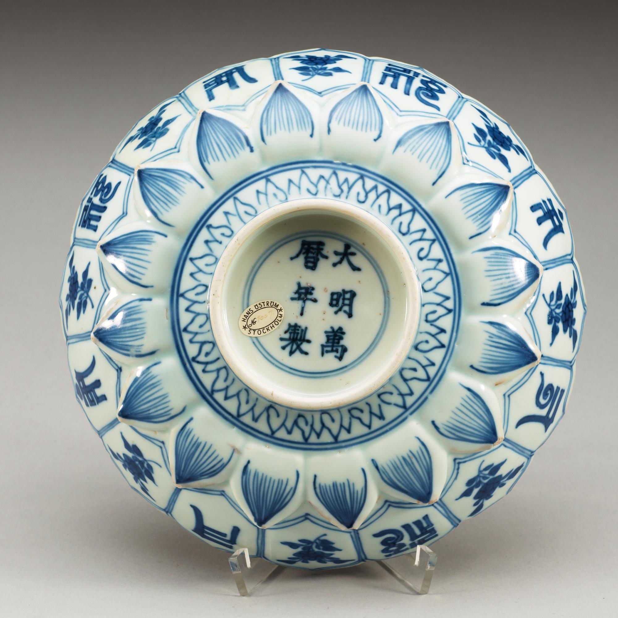 FAT, porslin. Ming dynastin med Wanlis sex karaktärers märke och period (1573-1619).