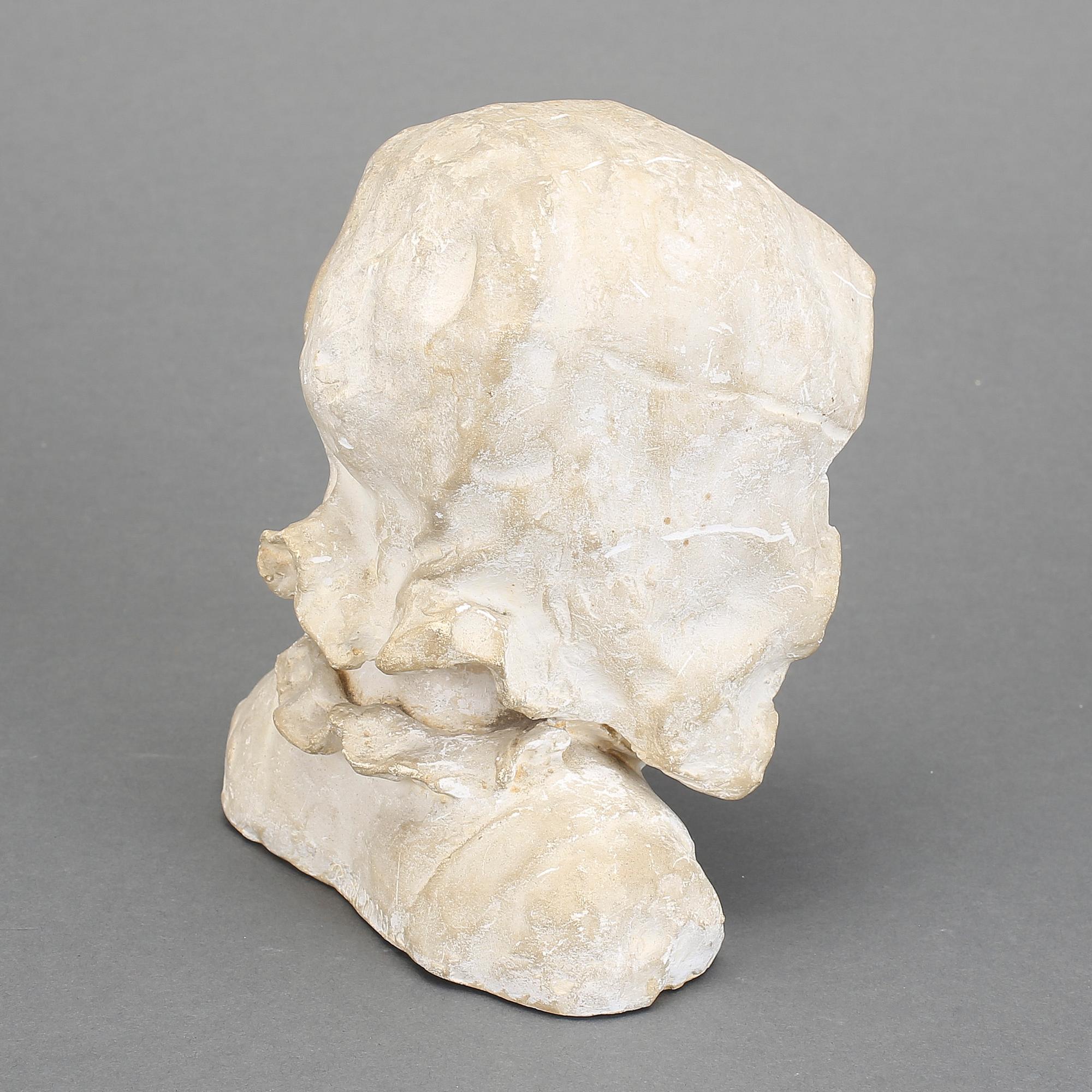 RUTH MILLES. Skulptur, gips, signerad.