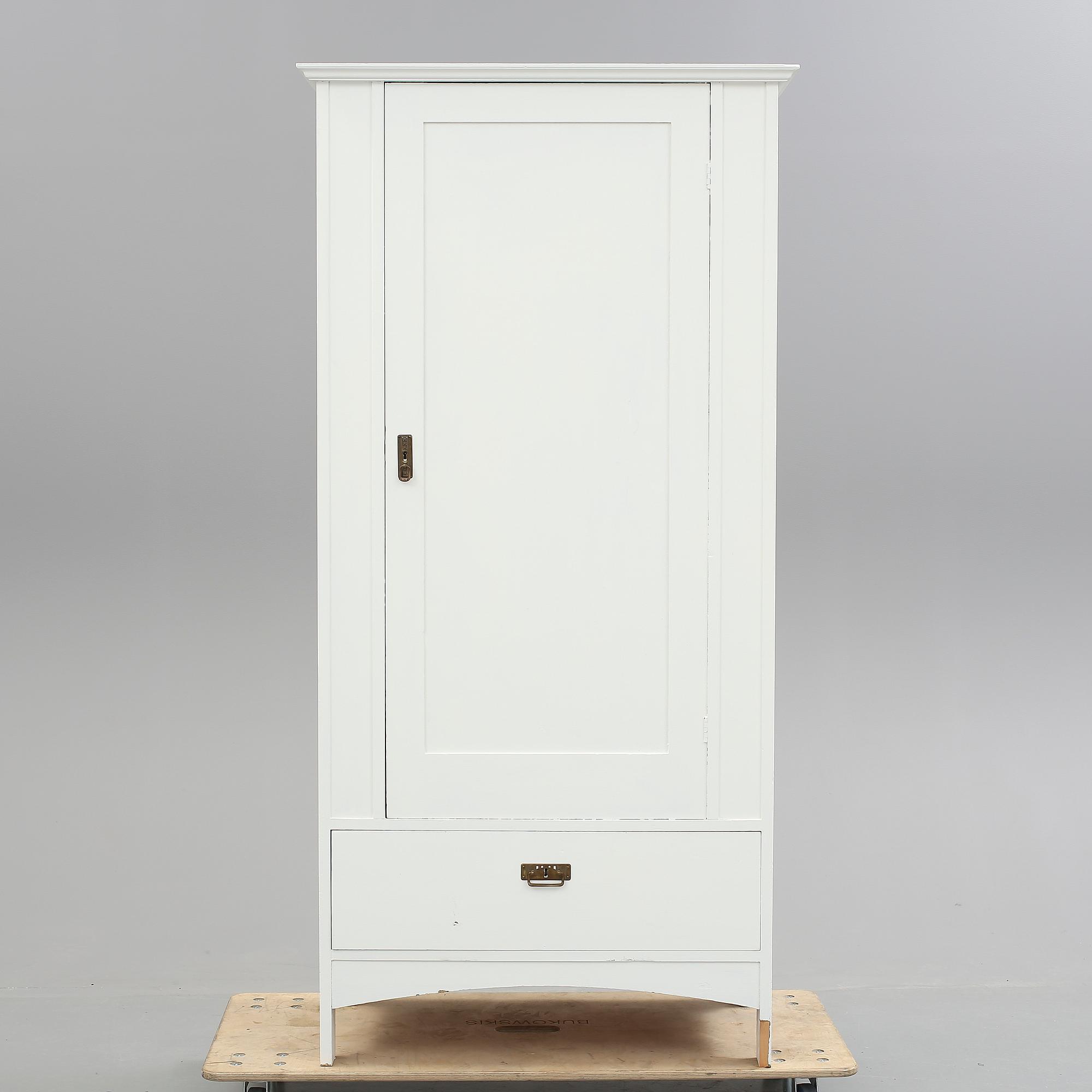 KLÄDSKÅP, 1900-talets början.