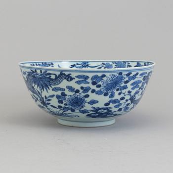 A blue and white porcelain bowl, Qing dynasty, late 19th century.