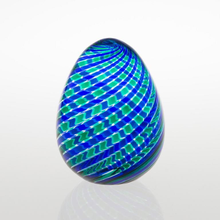 A 1990´S VENINI GLASS EGG, signed Venini 90.