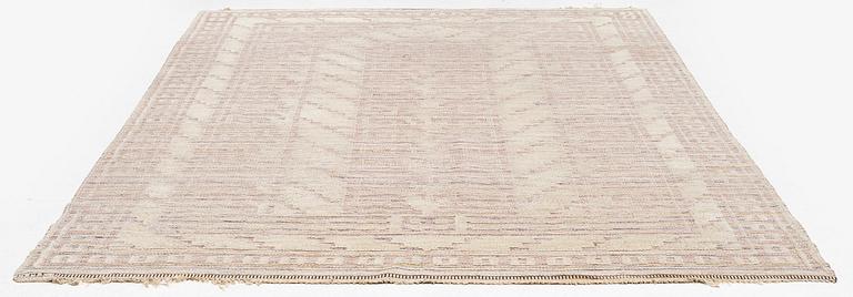 Märta Måås-Fjetterström, matta, 'Vita spetsporten' (variant), knotted pile in relief, c. 303 x 210 cm, signerad MMF.