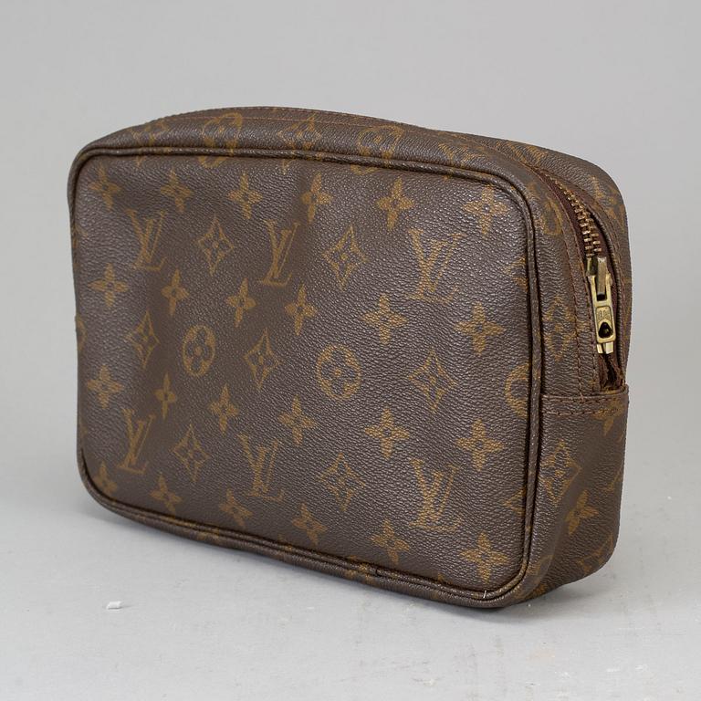 LOUIS VUITTON, necessär "Trousse toilette 23", samt nyckelfodral.
