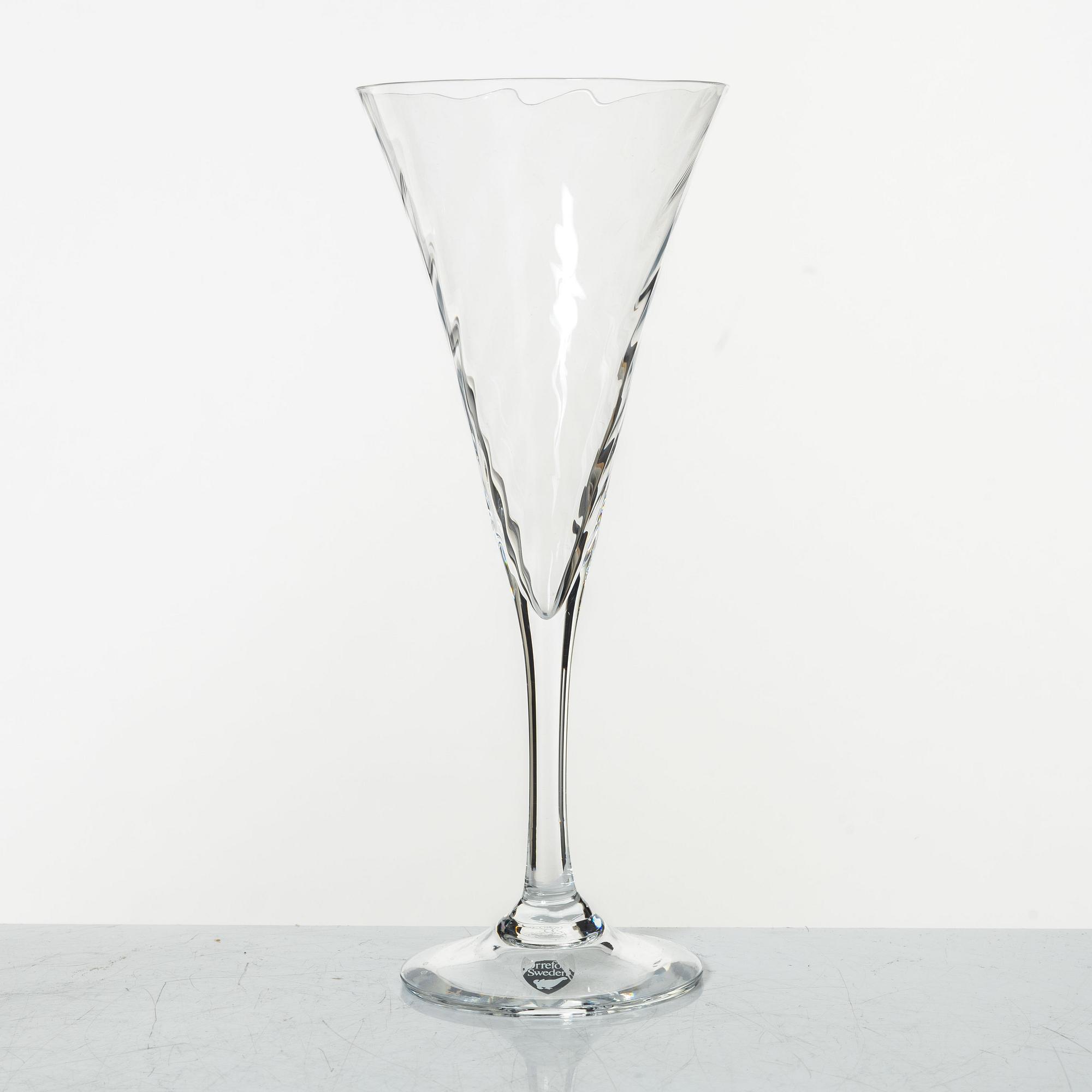 Gunnar Cyrén, 17 champagne flutes, 'Helena', Orrefors.