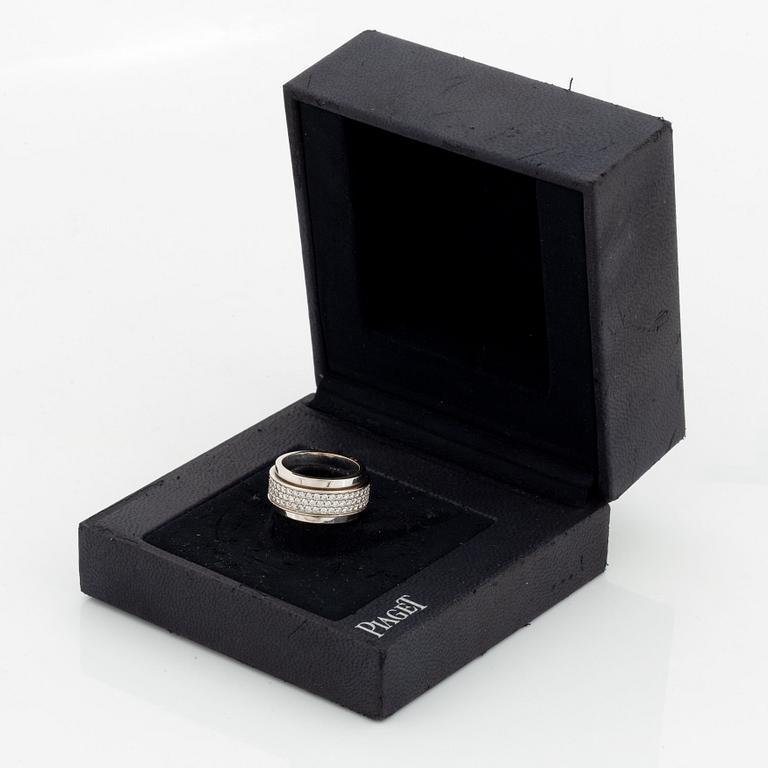 Piaget ring "Possesion" 18K vitguld med runda briljantslipade diamanter.