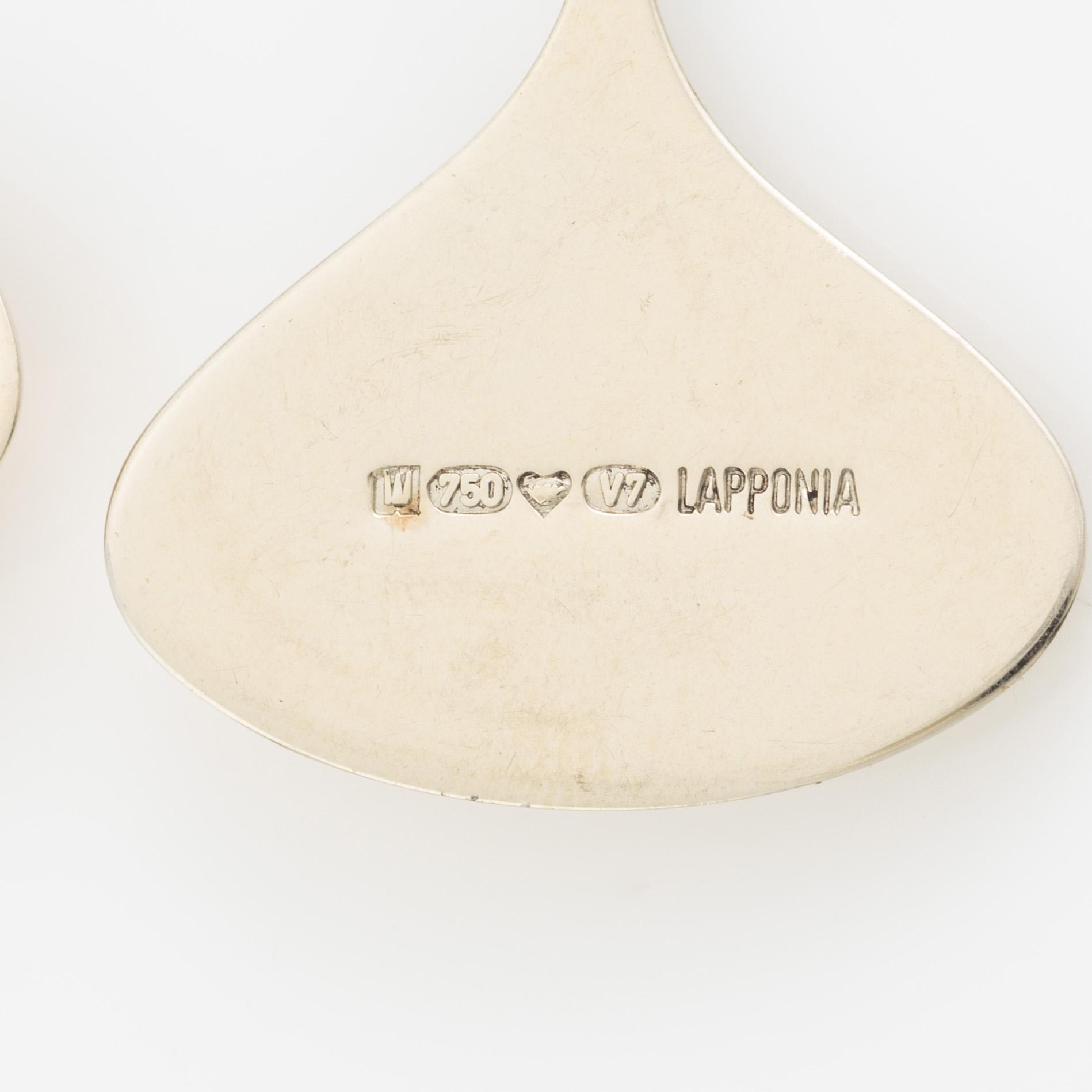 Lapponia, a pair of earrings in 18K white gold and gold set with round brilliant-cut diamonds, Finland 1974.