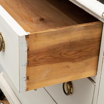 A painted pine chest of drawers, leta 19th century.