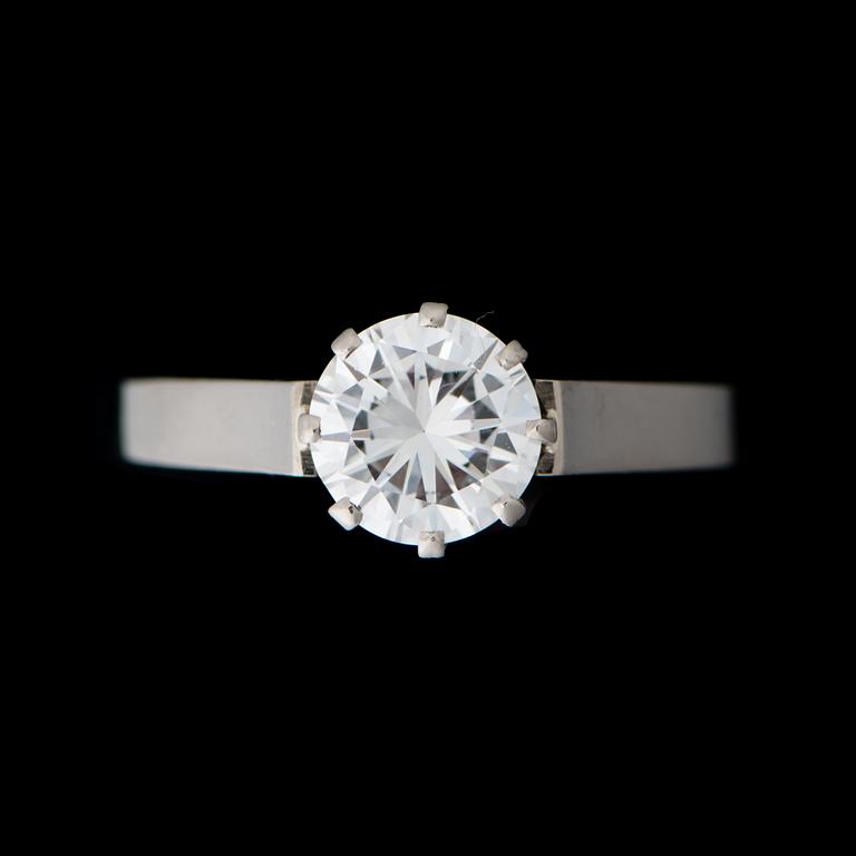 RING, briljantslipad diamant, 18K vitguld. Kultakeskus, Helsingfors 1974.