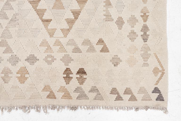 Matta, Kelim, ca 290 x 272 cm.