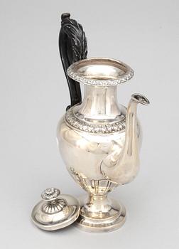 KAFFEKANNA, silver, empire, Lars Magnus Sjöberg, Stockholm, 1841. Total vikt ca 884g.