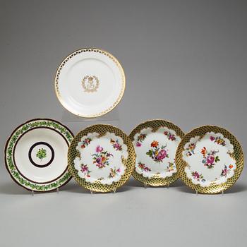 A set of 10 French dinner plates, 19th Century.