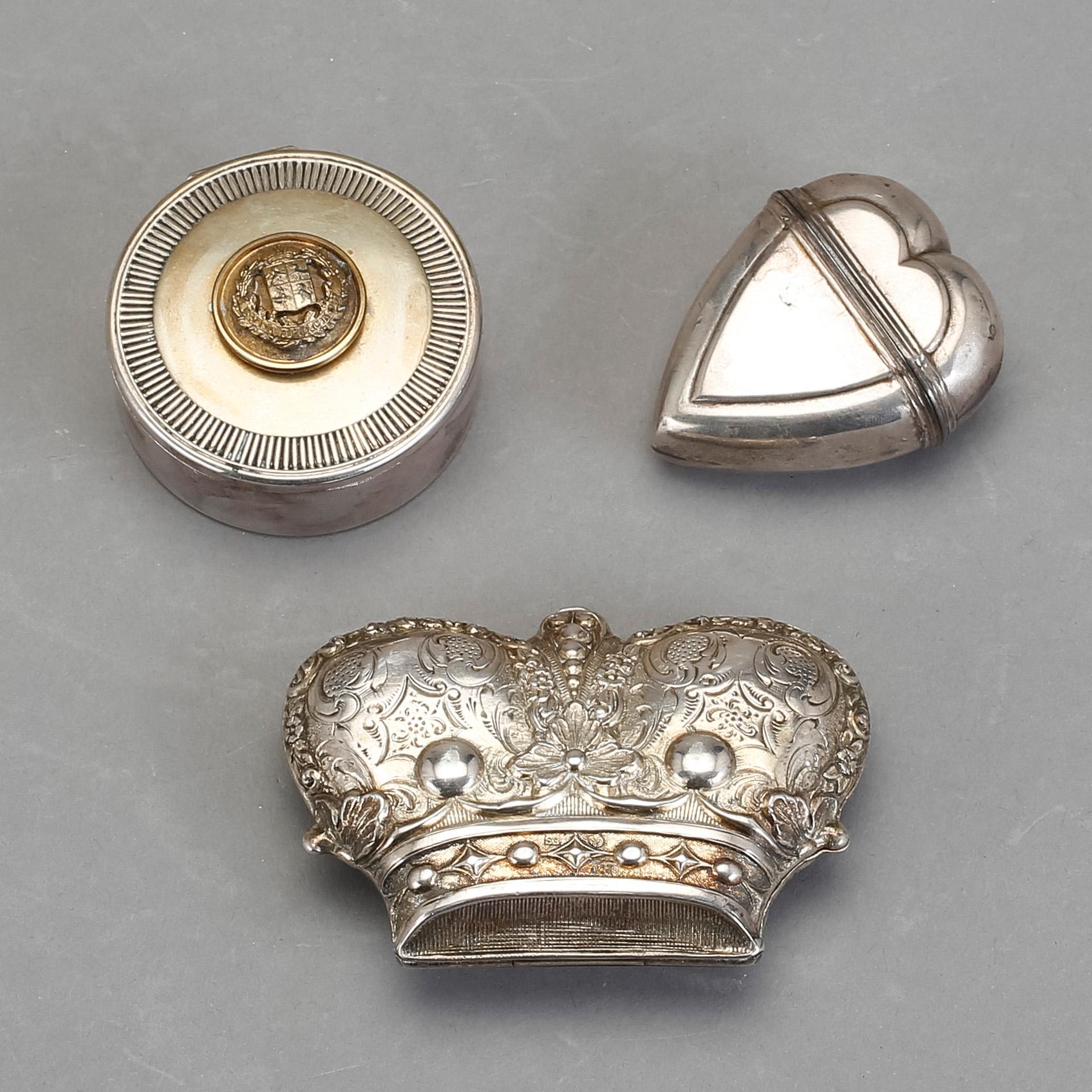 DOSOR, 2 st. Silver. Förefaller ostämplade. Möjligen Tyskland/Danmark, 1800-tal. Vikt ca 75 gram.