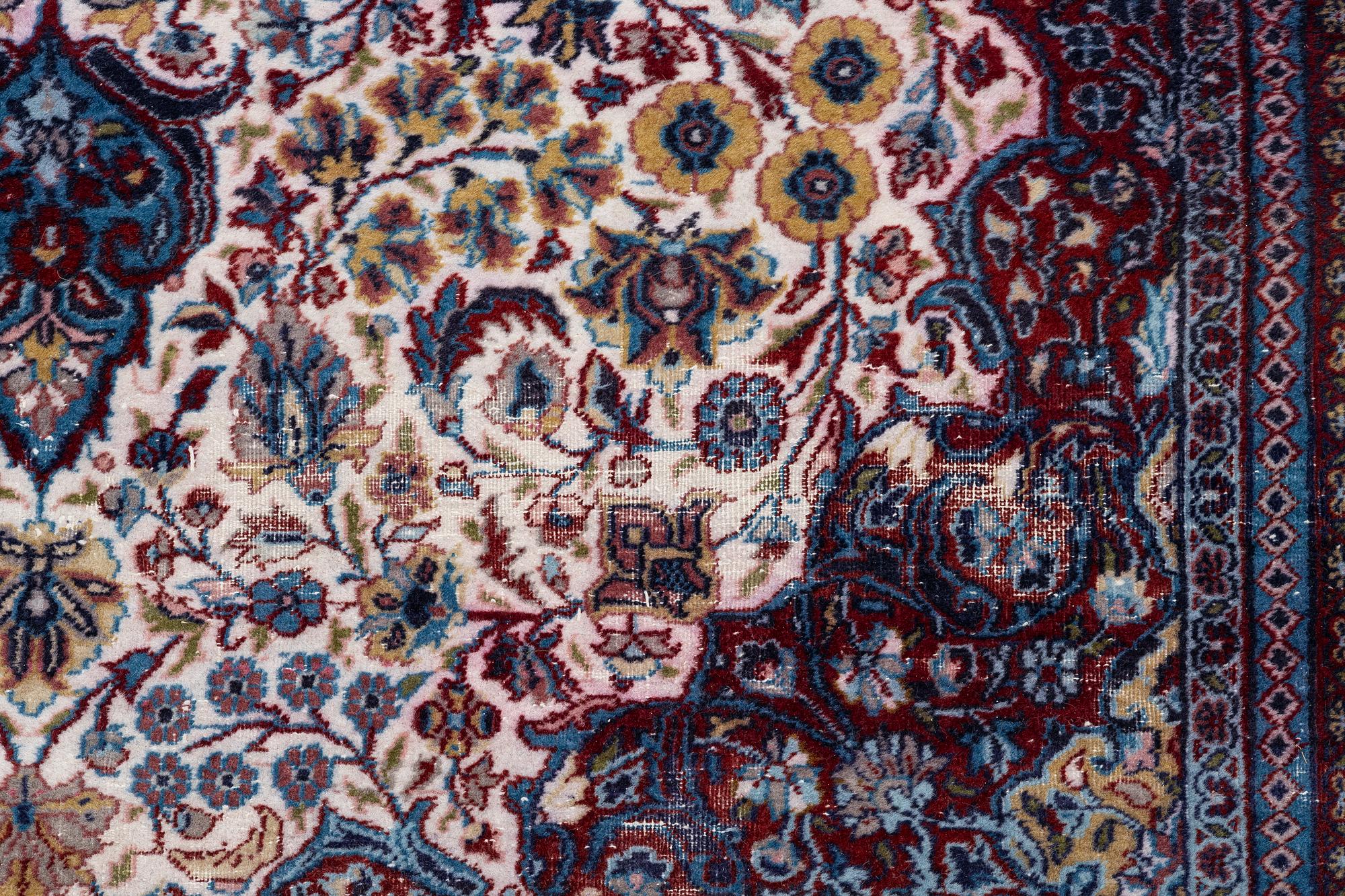 Carpet, Isfahan, 200 x 125 cm.