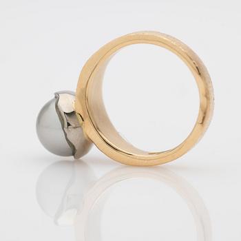 Ring, 18k gold with pearl.