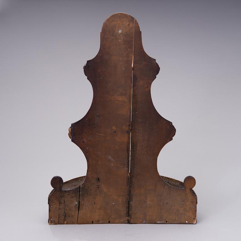 19th century pipes on a wooden pipe rack.