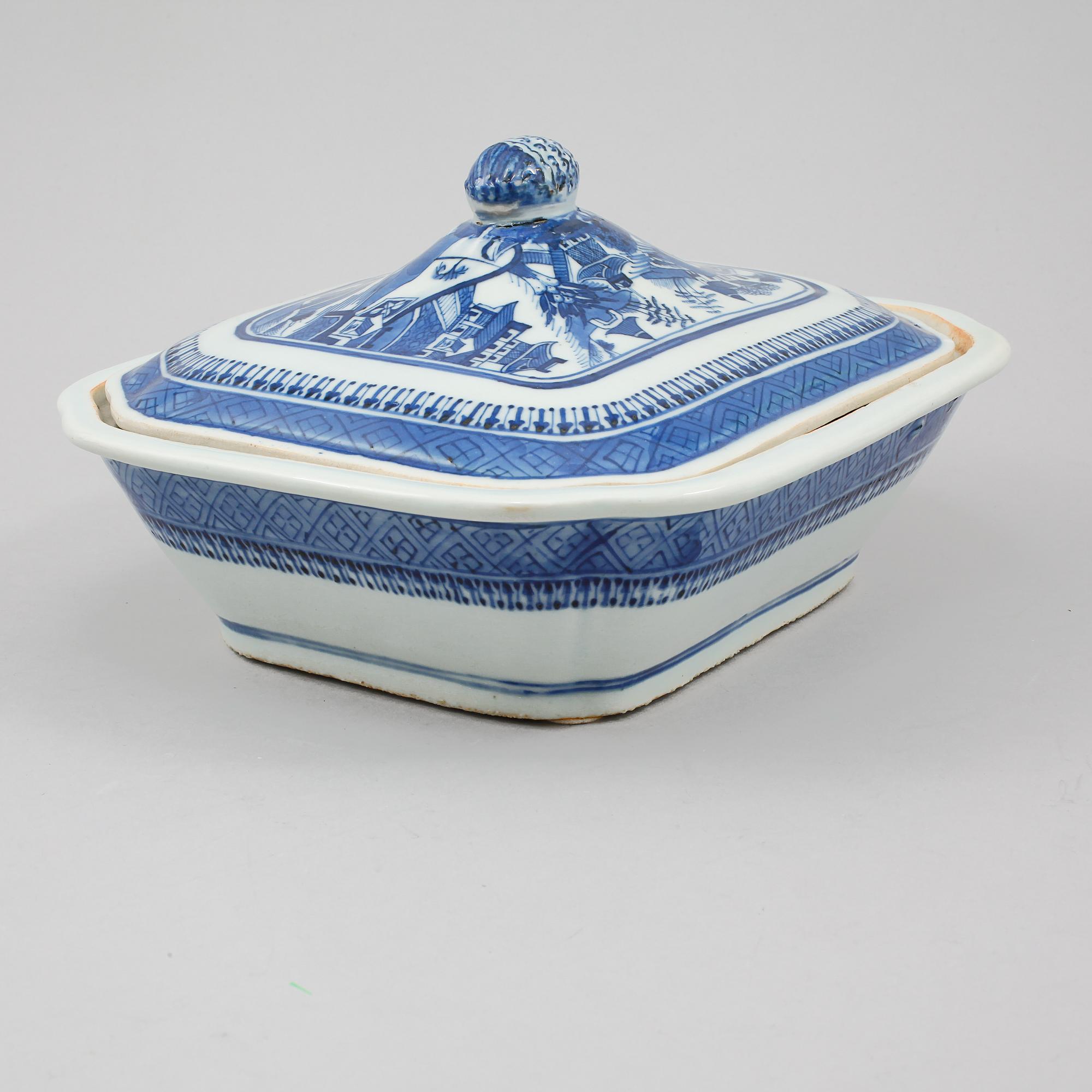 KAROTT, porslin, Kina, 1800-tal.