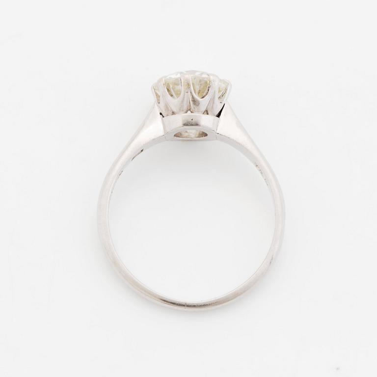 Ring platina med en gammalslipad diamant, Wiwen Nilsson.