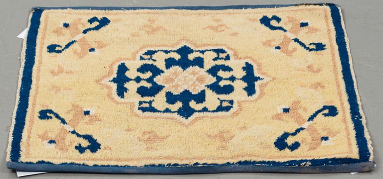 A MEDITATION RUG, an antique Ningxia, China, late Qing, ca 60 x 66,5 cm.