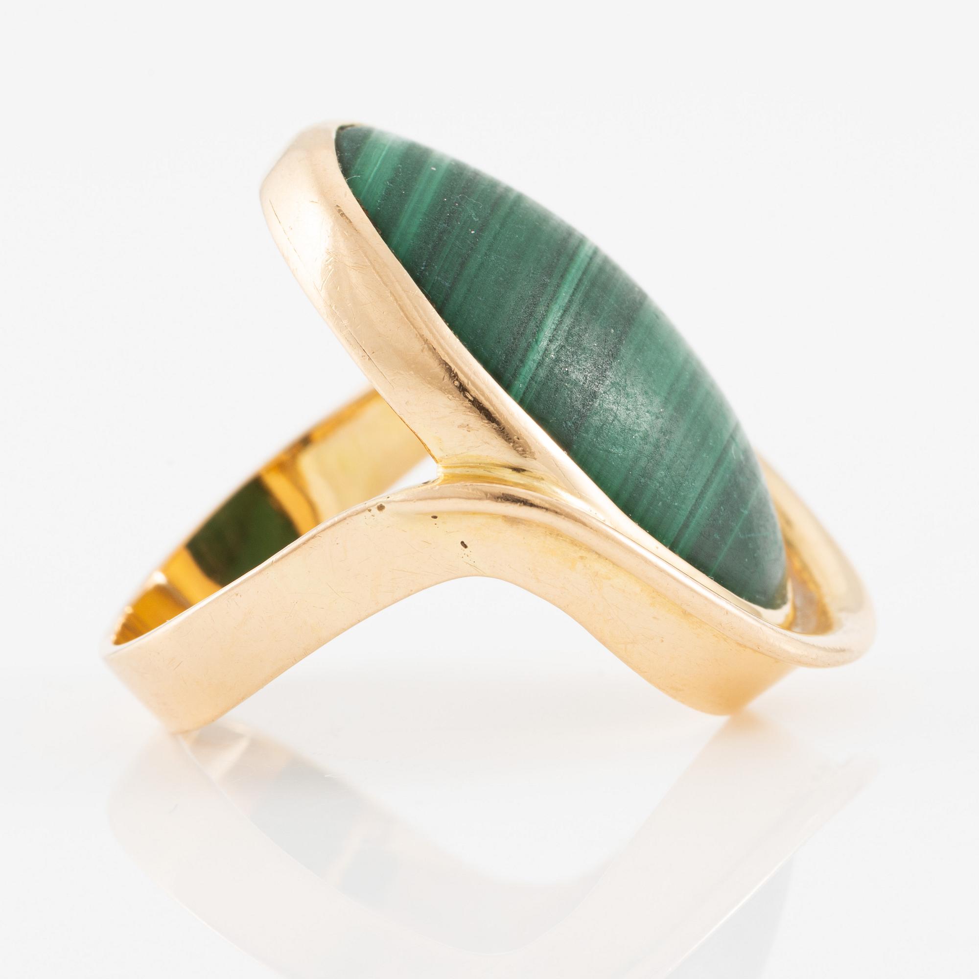 Ring, 18K guld med malakit.