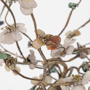 A decorative sculpture of a tree, made from nephrite, quartz, turkoise and lapis lazuli. China, 20th Century.