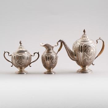 KAFFESERVIS, 3 delar, silver, orientalisk, 1900-talets första hälft. Vikt ca 1233 gram.