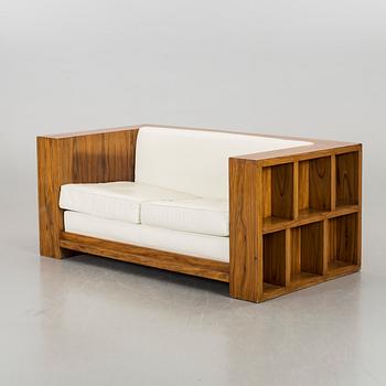 AN ART DECO STYLE SOFA.