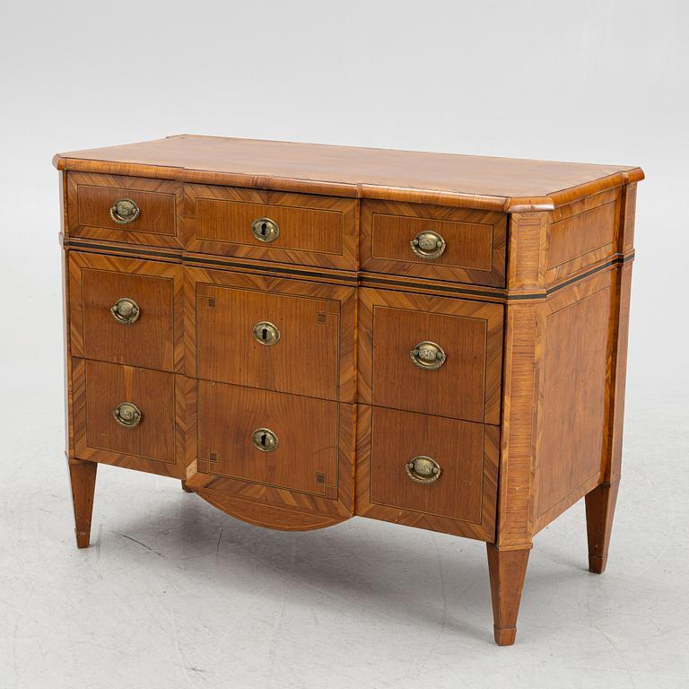 Chest of drawers in Gustavian style, second half of the 19th century.