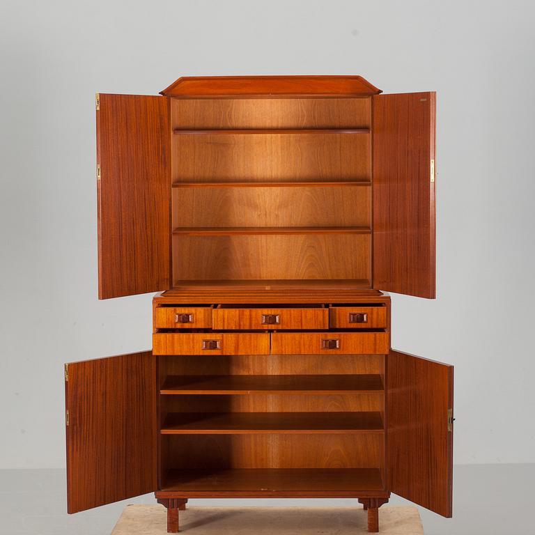 SKÅP,  Carl Malmsten.