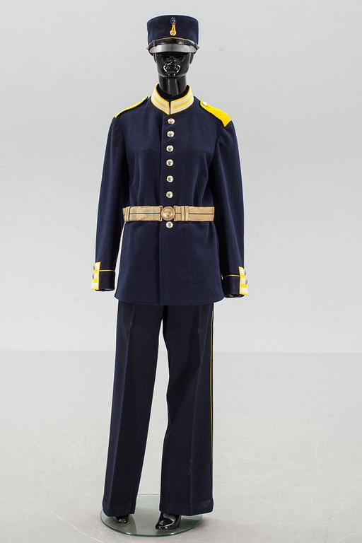 UNIFORM med TILLBEHÖR, 7 delar, m/ä 1865. 1900-talets första hälft.