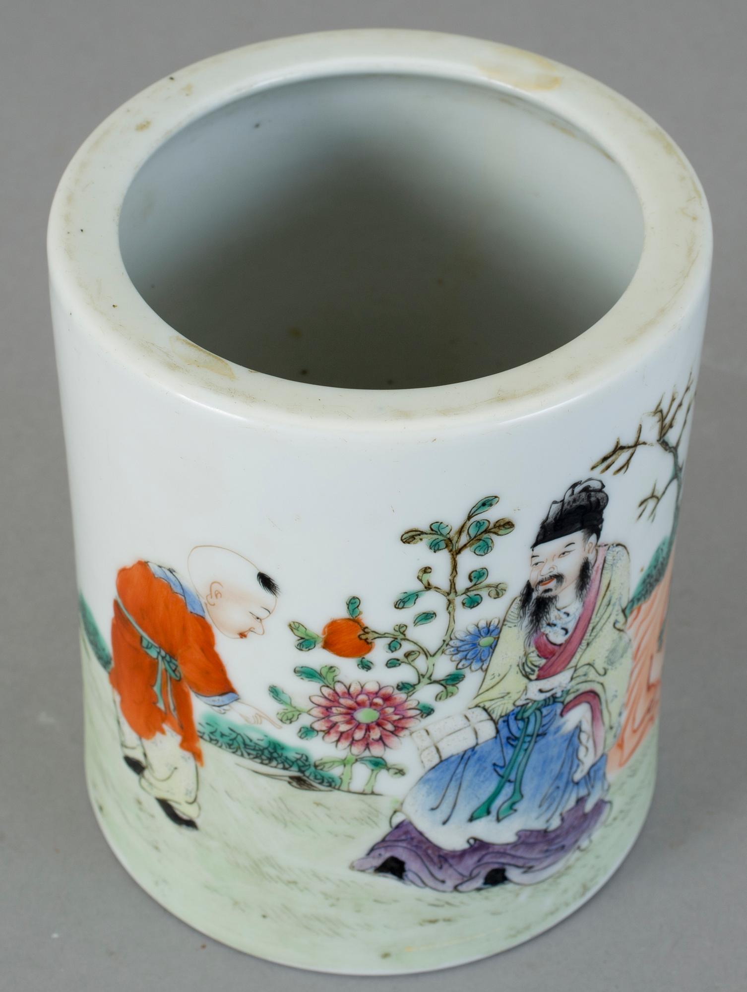 PENSELSTÄLL, porslin, Kina, 1900-tal.