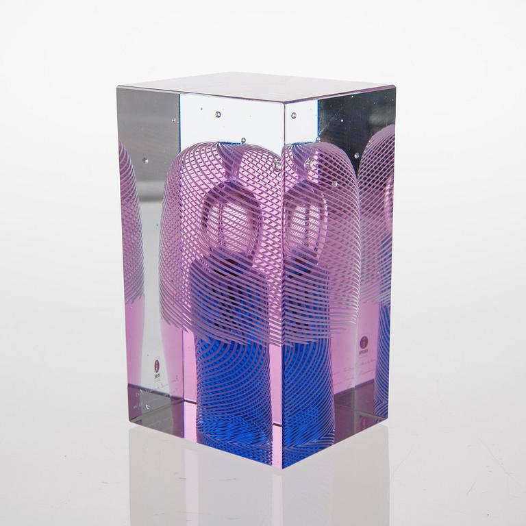 Oiva Toikka, A GLASS CUBE.