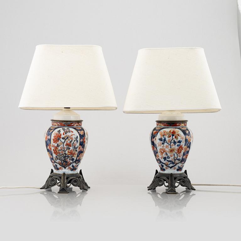 A pair of imari porcelain table lamps, CHina/Japan, around 1900.