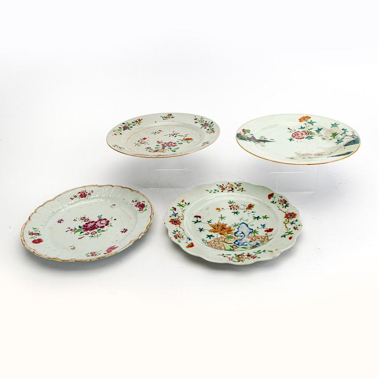 A set of four Chinese dinner plates, Qing dynasty, Qianlong (1736-95).