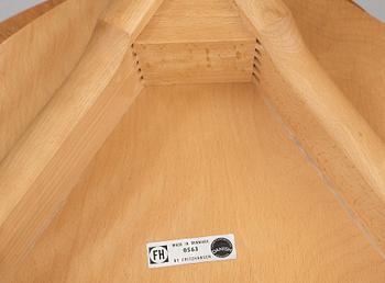 HANS J WEGNER, matgrupp, 6 st "Hjertestolen" och bord, Fritz Hansen, Danmark ca 1963.