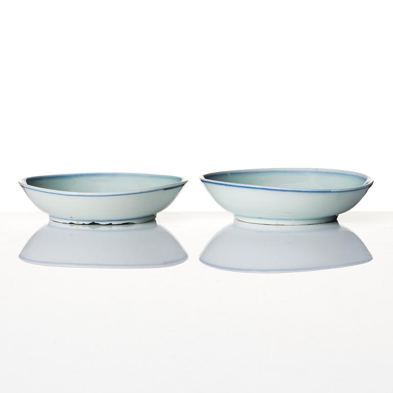 A pair of blue and white dishes, Tianqi/Chongzhen, 17th century.