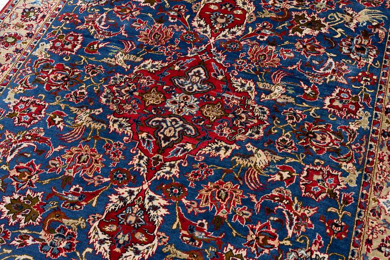A Najafabad carpet, c. 293 x 202 cm.