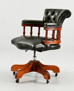 SKRIVBORDSSTOL, engelsk stil, 1900-talets andra hälft.