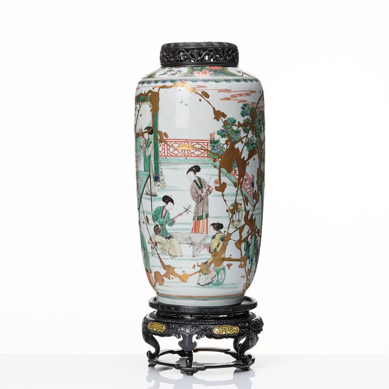 A famille verte vase, Qing dynasty, Kangxi (1662-1722).