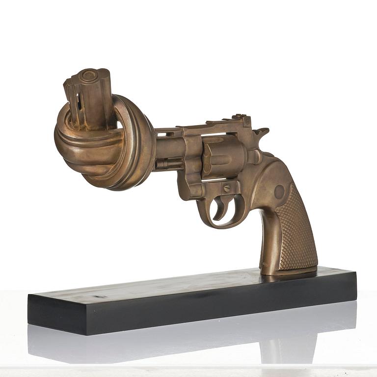 Carl Fredrik Reuterswärd, "Non Violence".