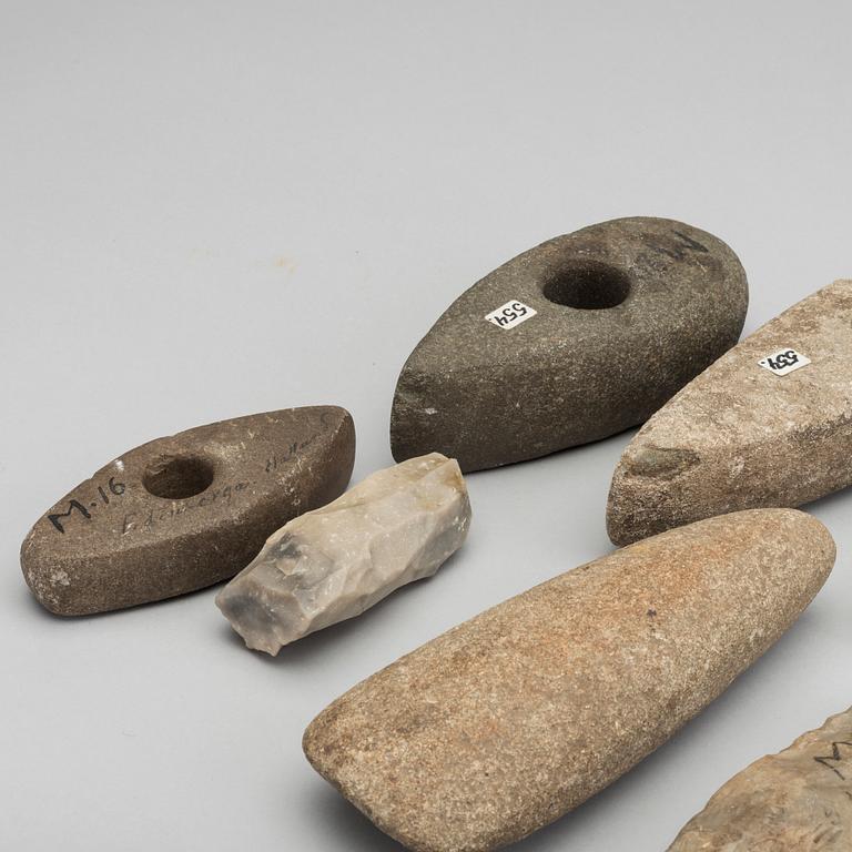 STONE TOOLS / -WEAPONS, 10 PCS, POSSIBLY NEOLITICUM.