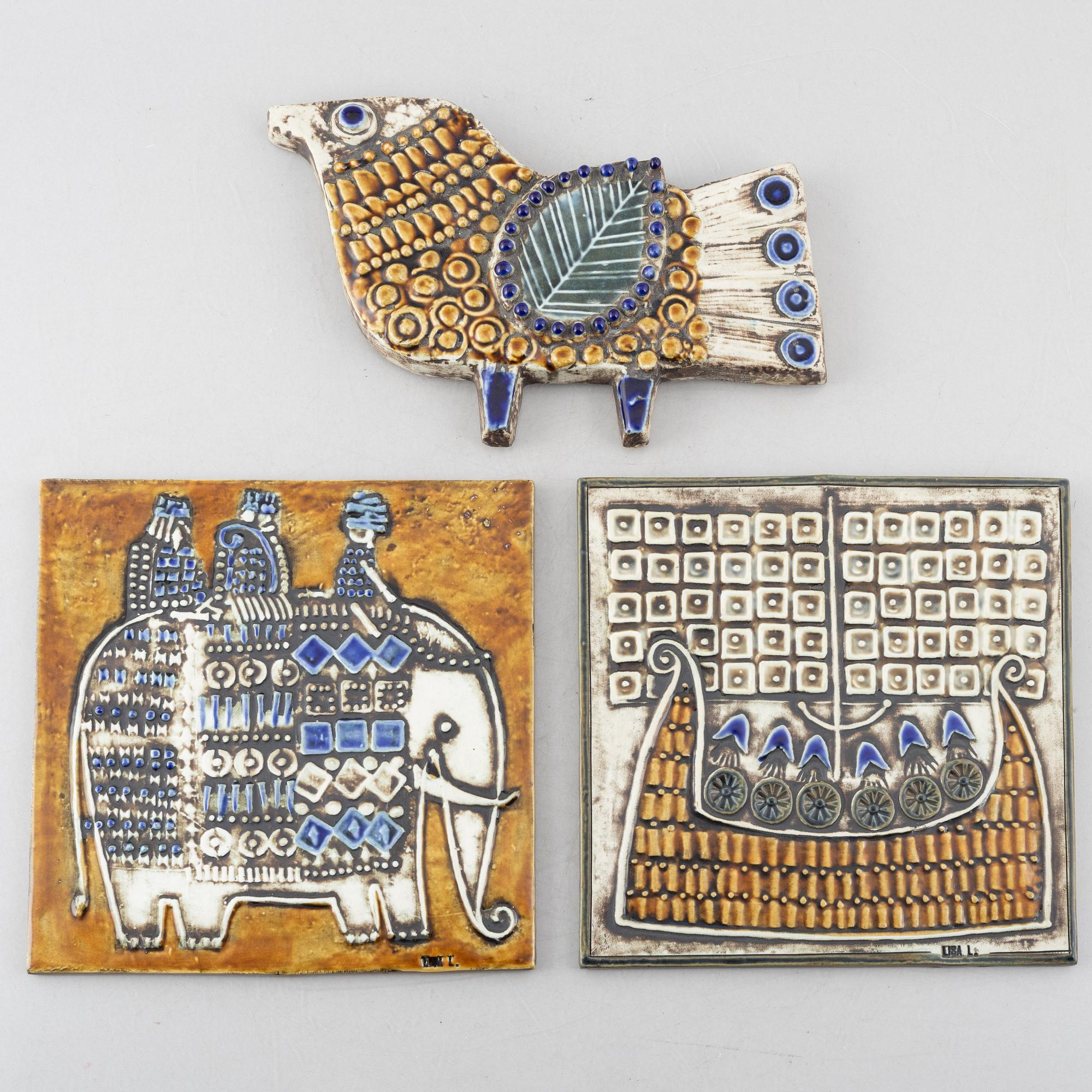 Lisa Larson, väggreliefer, 3 st, stengods, bl.a. ur serien "Unik", Gustavsberg.