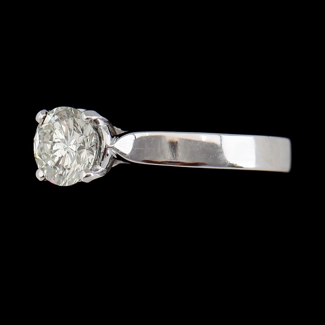 RING, 18K vitguld, solitär briljantslipad diamant ca 1.05 ct. Vikt ca 4 g.