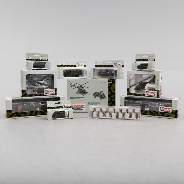 SAMLING MODELLER, 109 delar, "Minitanks", Roco, Österrike.