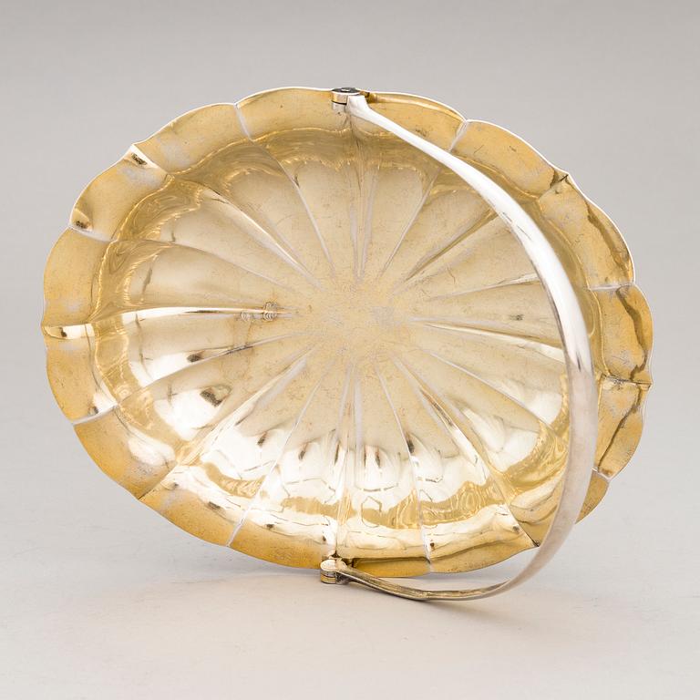 A parcel-gilt breadbasket, mark of Hlebnikov (Хлебников), Moscow 1873.