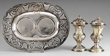 An Augsburg 1740s silver tray and a pair of jugs, marks of French import.