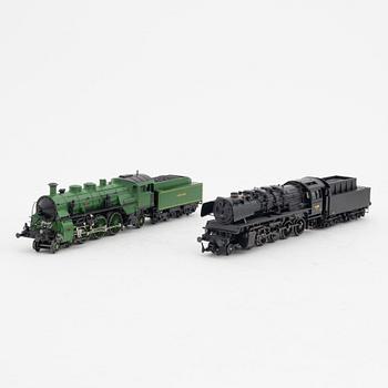 Märklin, two steam locomotives, model no 33182 & 37846, gauge H0, in boxes.