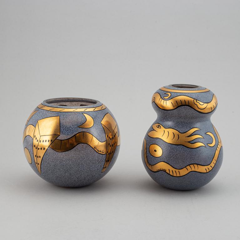 Ulrica Hydman-Vallien, two glass vases, Kosta Boda Artist Collection.