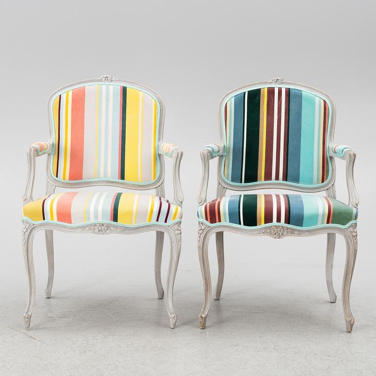 Karmstolar, ett par, rokokostil, 1900-tal.